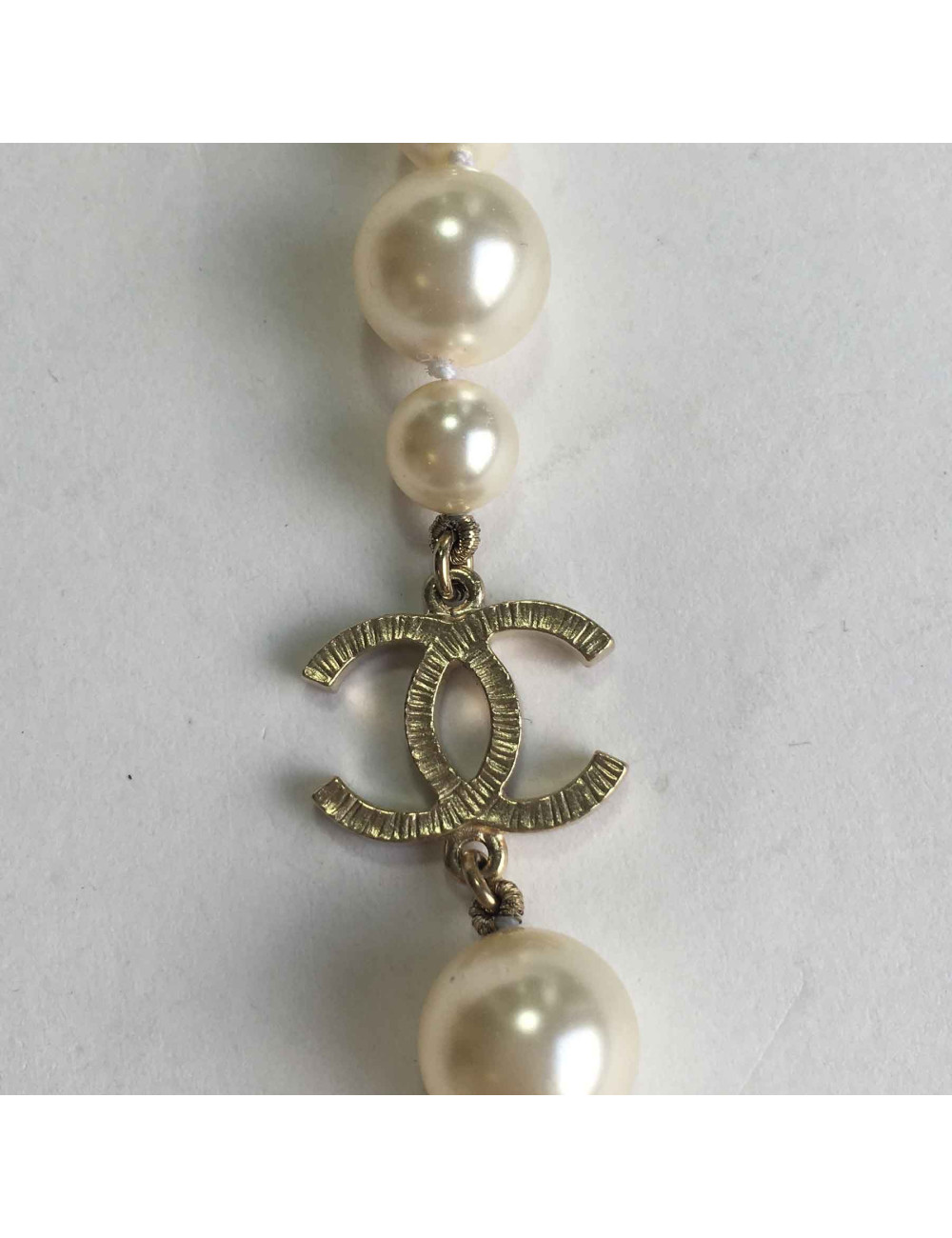 Sautoir double rangs chanel perles nacrées et CC doré