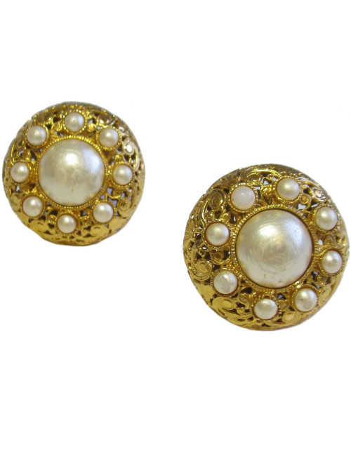 Boucles d'oreille clips CHANEL Couture  perles nacrées