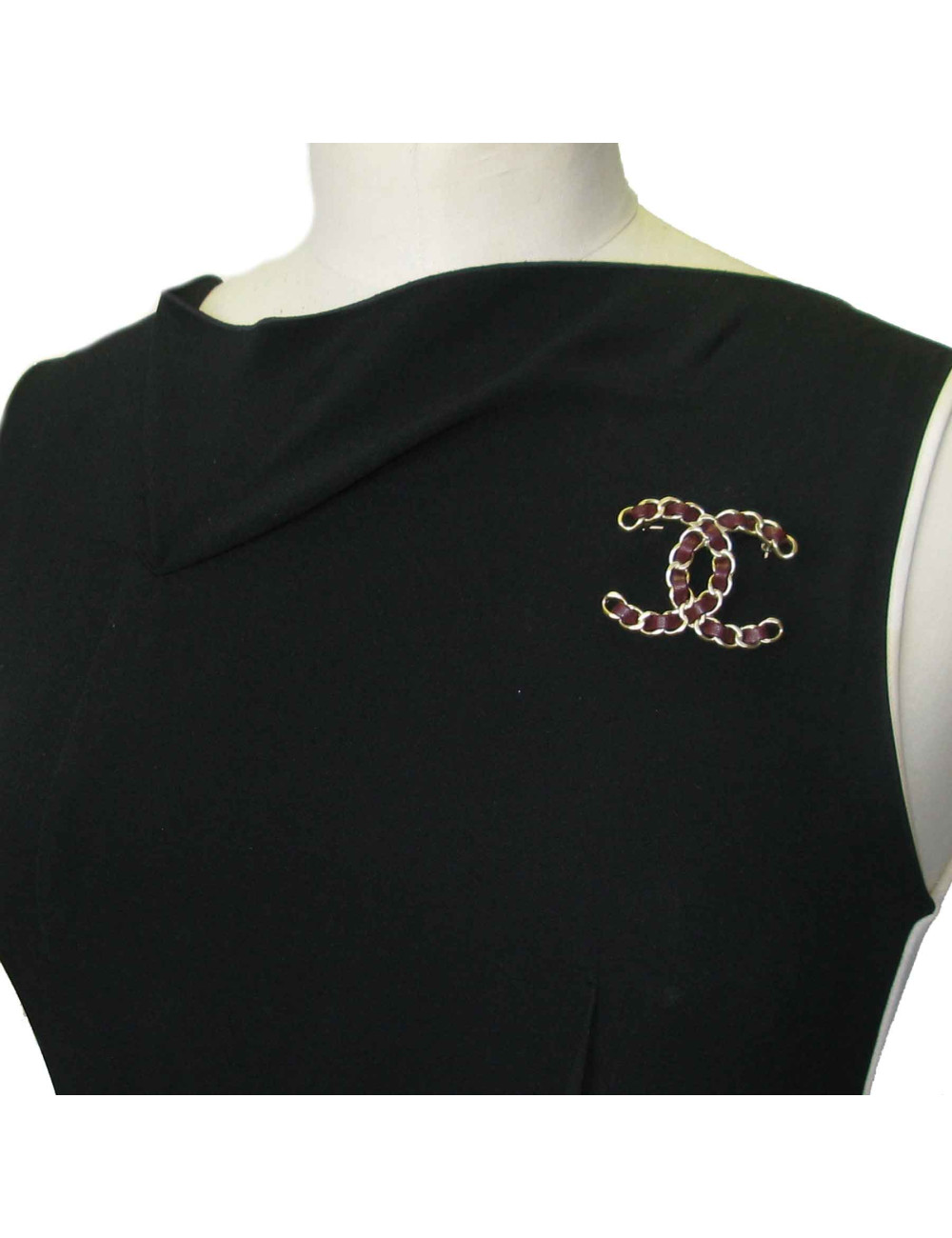 Broche CHANEL CC chaine dorée et cuir bordeaux