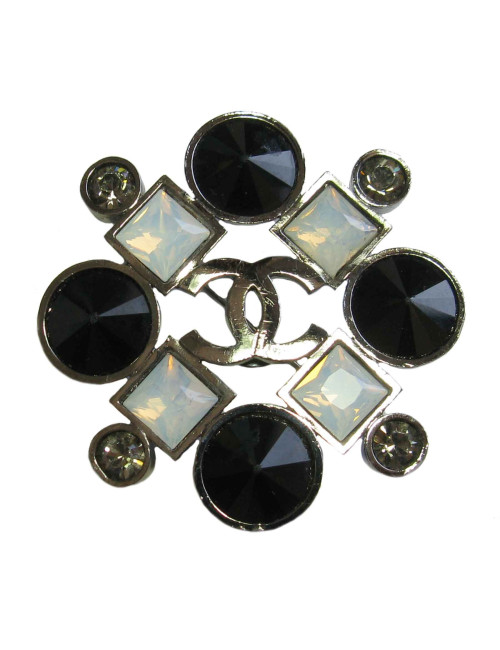 Broche CHANEL en ruthénium et strass noirs, transparents et blanc nacré