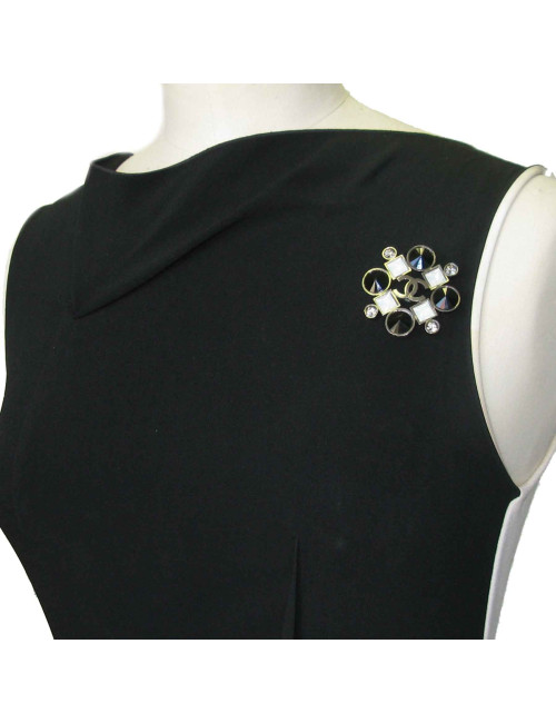 Broche CHANEL en ruthénium et strass noirs, transparents et blanc nacré