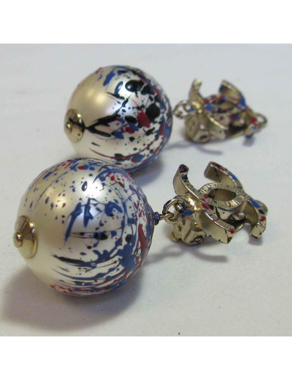 CHANEL pendant clip-on earrings multicolored cc and pearl