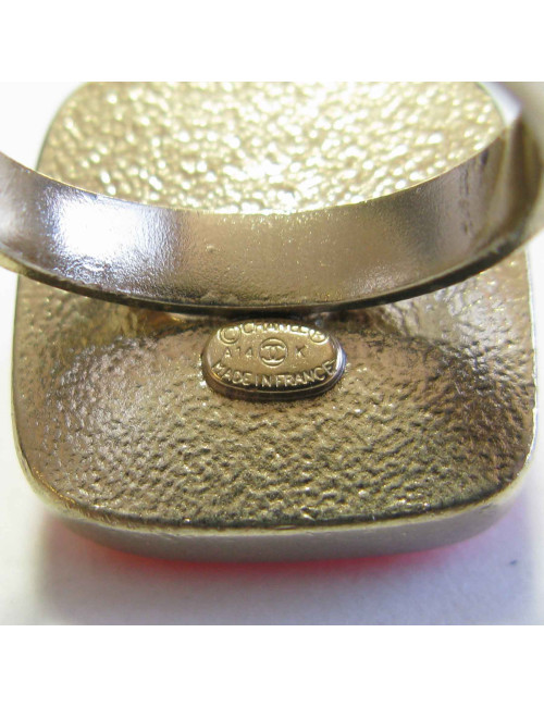 Bague CHANEL T51 en métal doré et cabochon corail