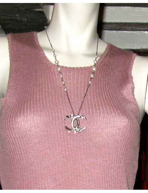 Sautoir CHANEL "CC" et perles nacrées