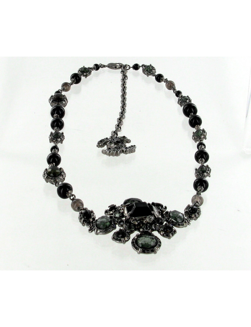 Sautoir CHANEL en perles et pierres 