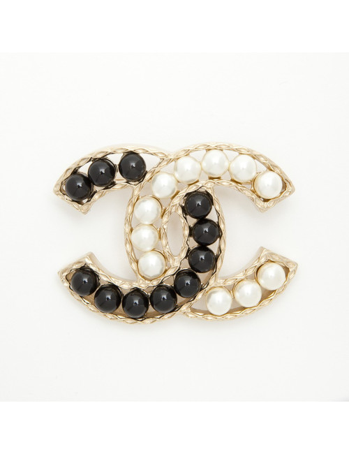 Broche CHANEL bicolore perles nacrées et noires 