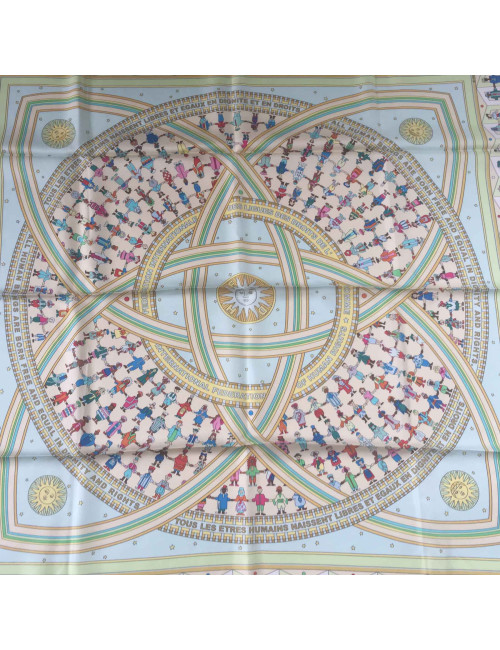 Carré HERMES "Donner la main" en soie vert anis, jaune, bleu ciel