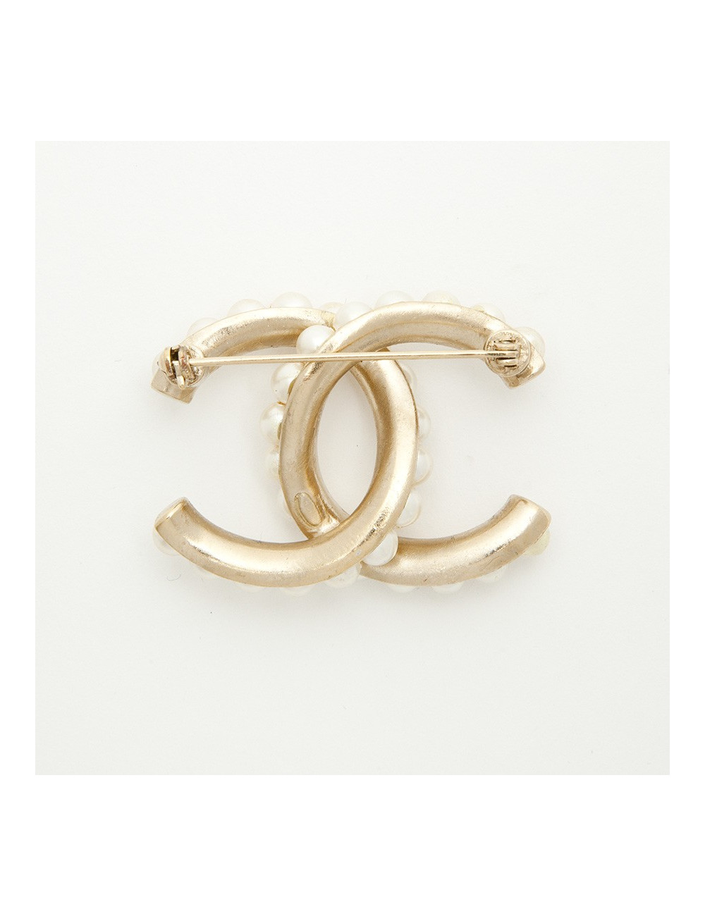 Broche "CC" CHANEL doré or pâle et perles nacrées