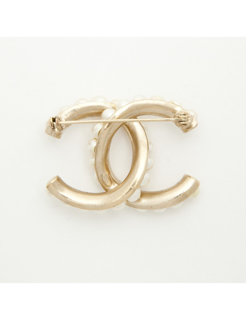 Broche "CC" CHANEL doré or pâle et perles nacrées