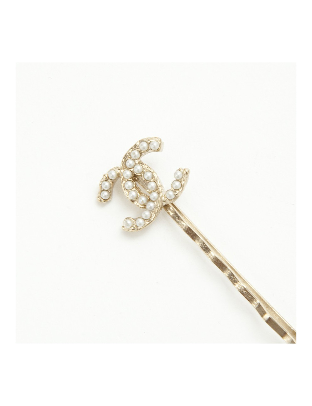 Barrette CHANEL "CC" dorée sertie des perles nacrées