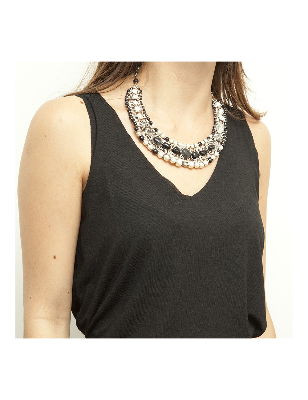 Collier CHANEL perles nacrées  et noires et strass