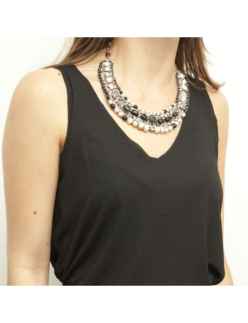Collier CHANEL perles nacrées  et noires et strass