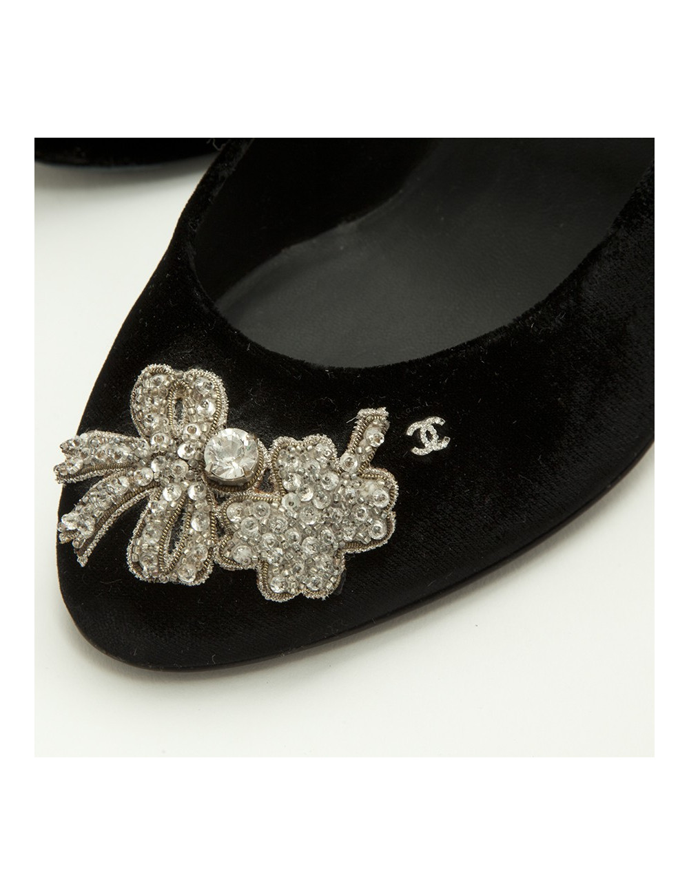 CHANEL Couture Pumps Size 37.5FR in black silk velvet and embroidery