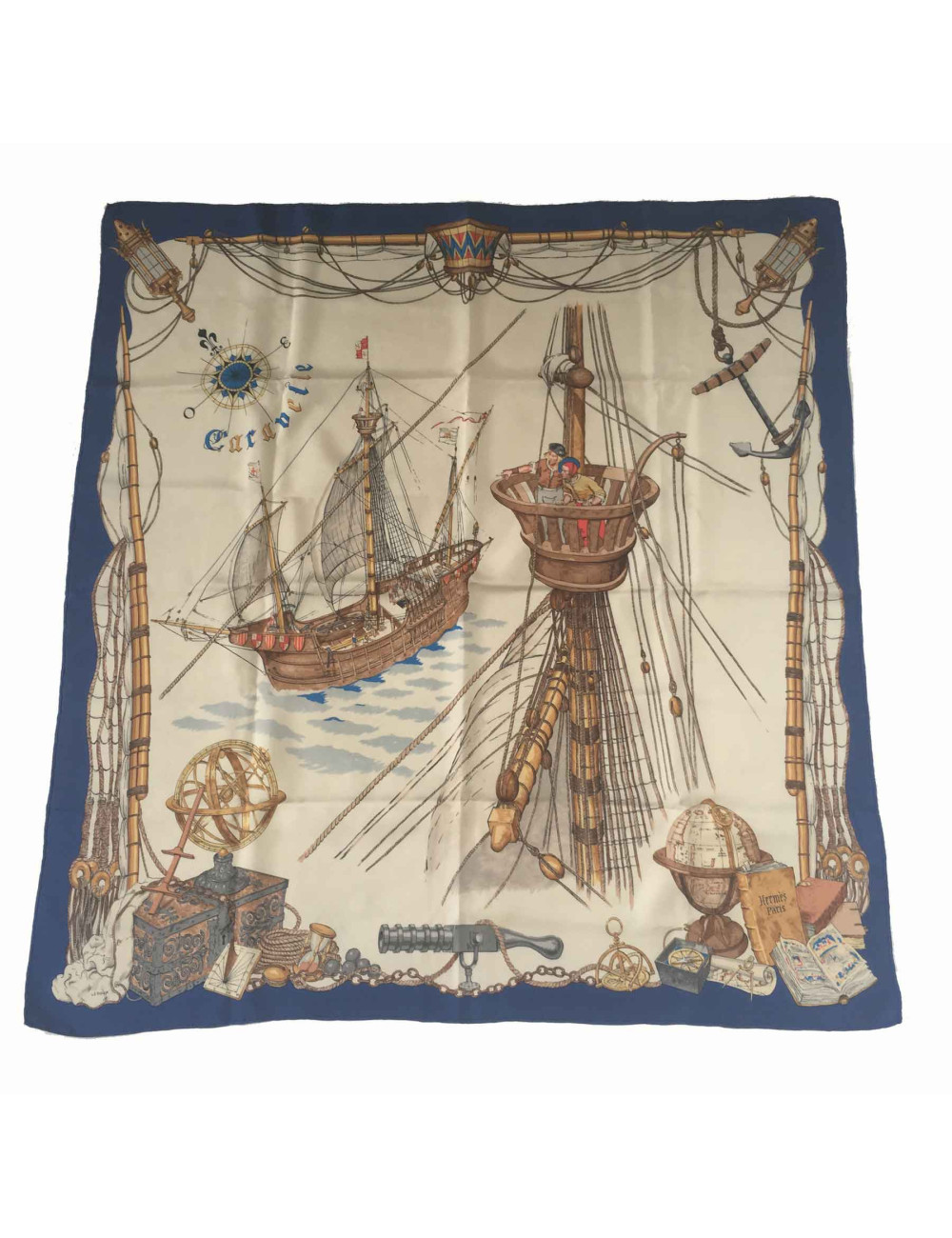 xxx Carré HERMES 'Caravelle' en soie bleue et beige