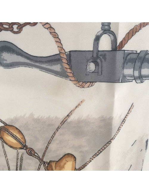 xxx Carré HERMES 'Caravelle' en soie bleue et beige