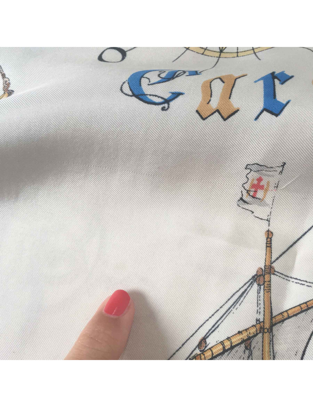 xxx Carré HERMES 'Caravelle' en soie bleue et beige