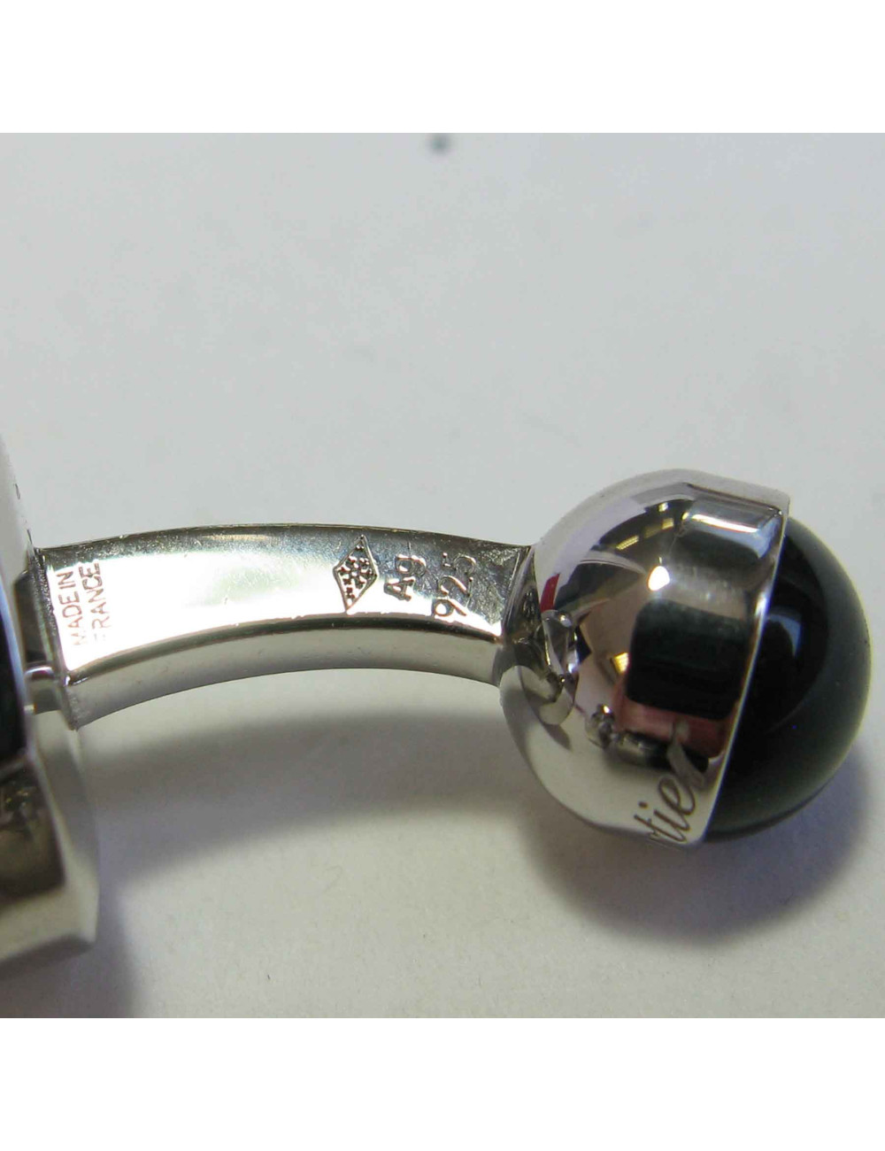 Boutons de manchette CARTIER 'tête d'ours' en argent massif