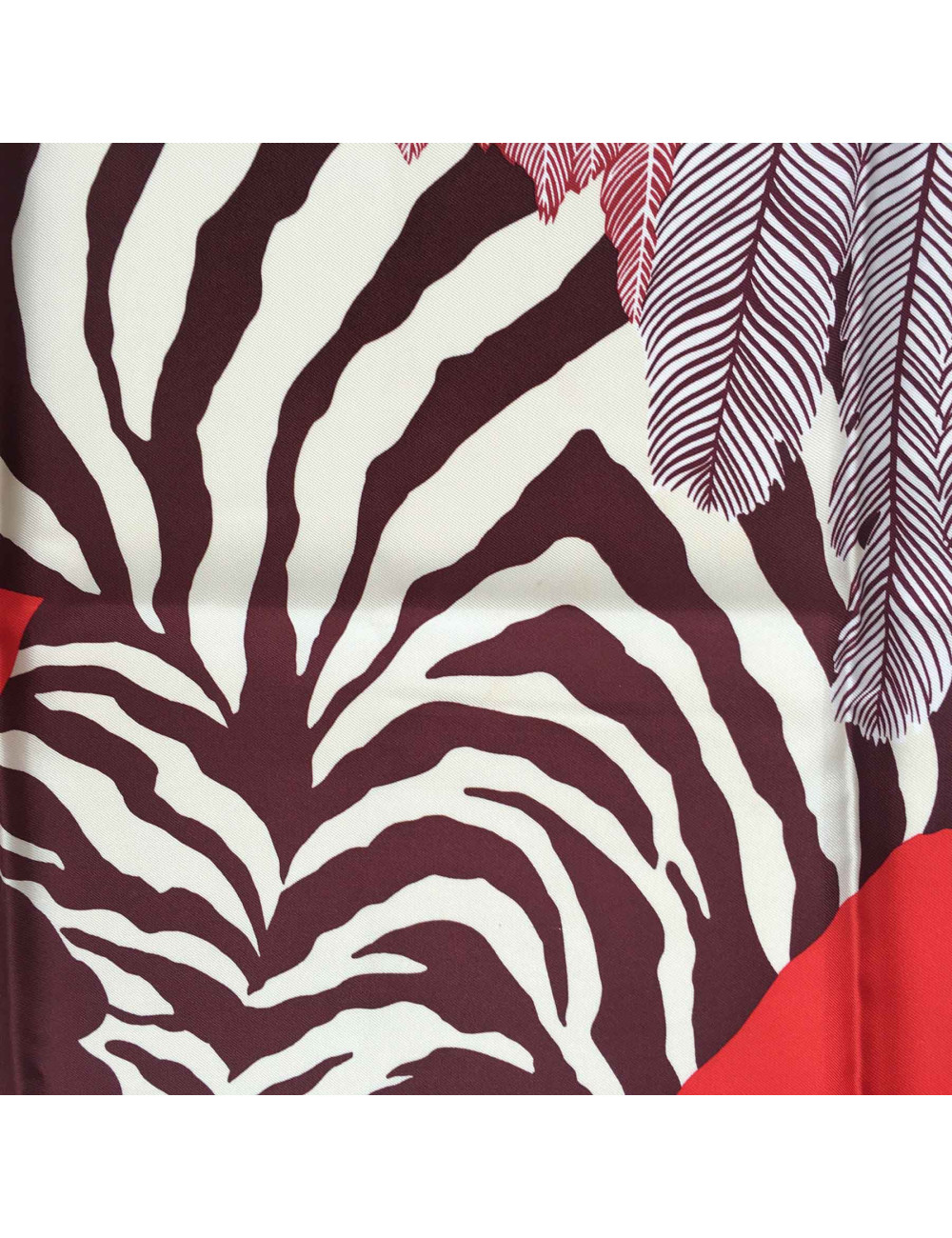 Carré HERMES "ZEBRA PEGASUS" en soie rouge, violet et beige