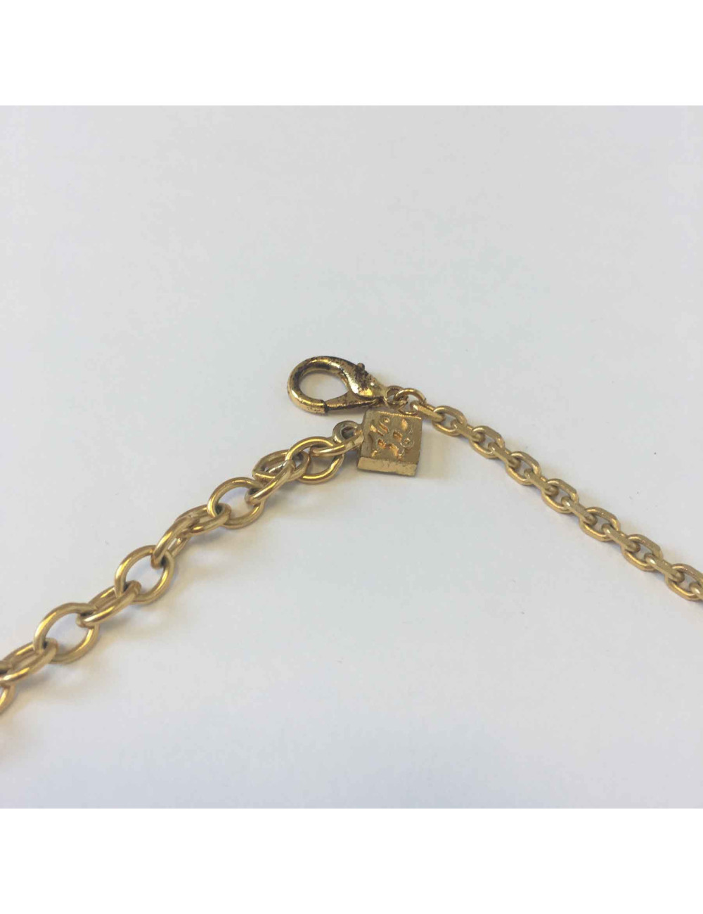 Sautoir KARL LAGERFELD lettres et chaîne en métal doré