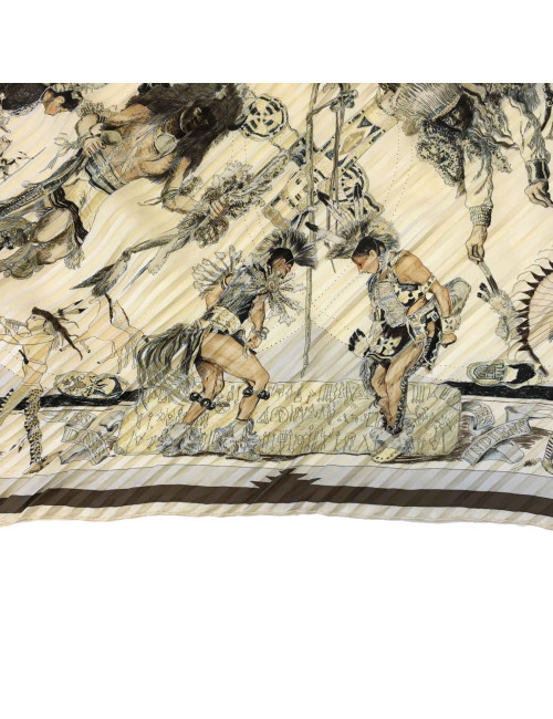 Carré Plissé HERMES "Les danses des indiens" en soie beige