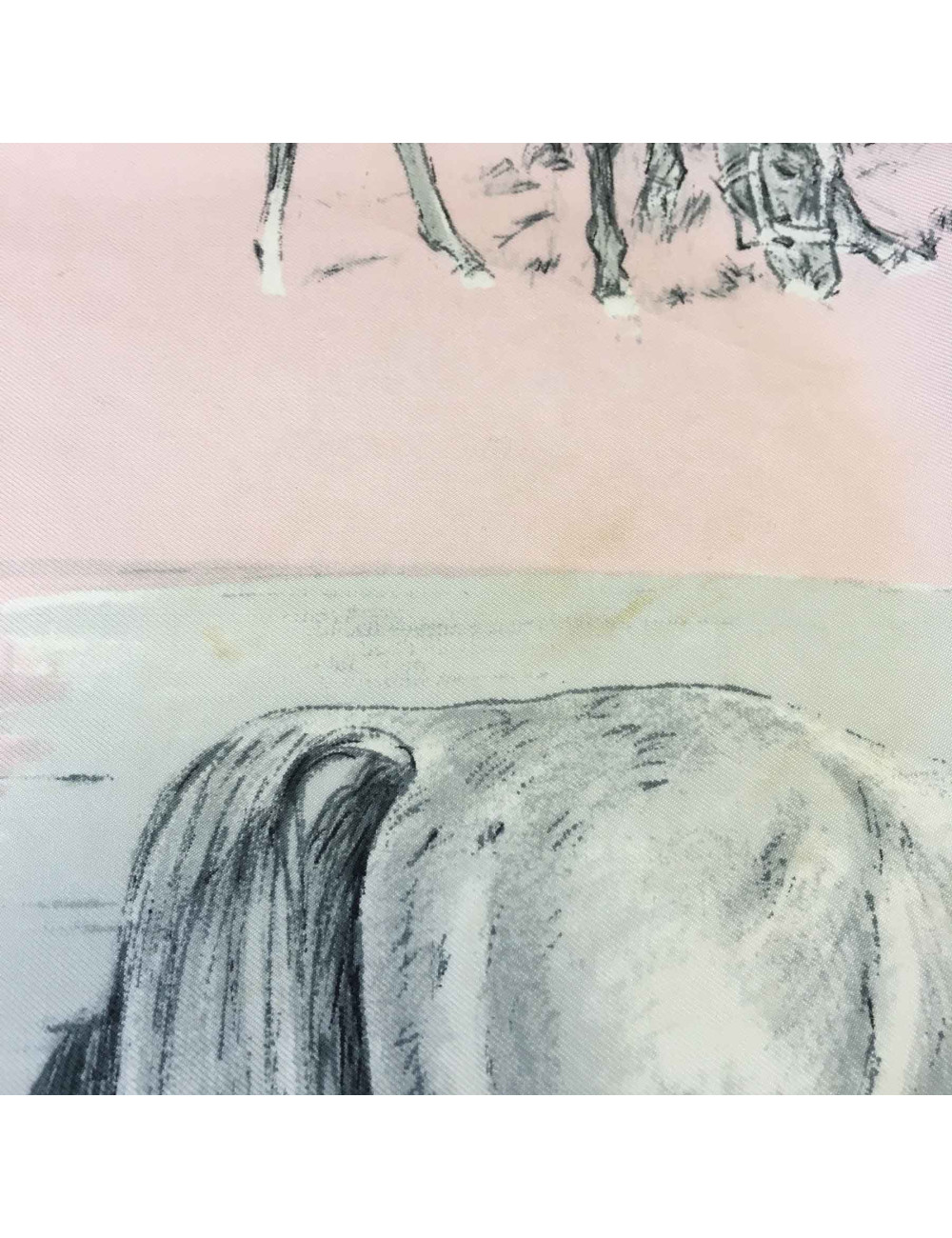 Carré HERMES 'Les poulains' en soie rose pâle et grise