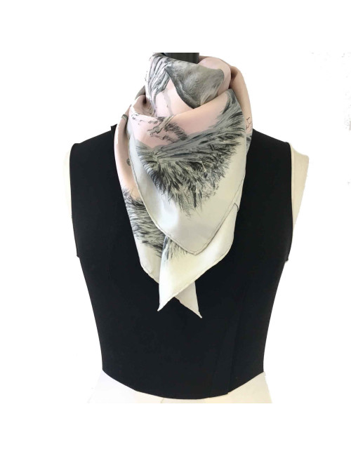 Carré HERMES 'Les poulains' en soie rose pâle et grise