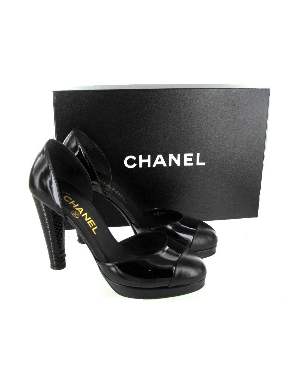Escarpins CHANEL T37.5 en cuir vernis noir et cuir lisse