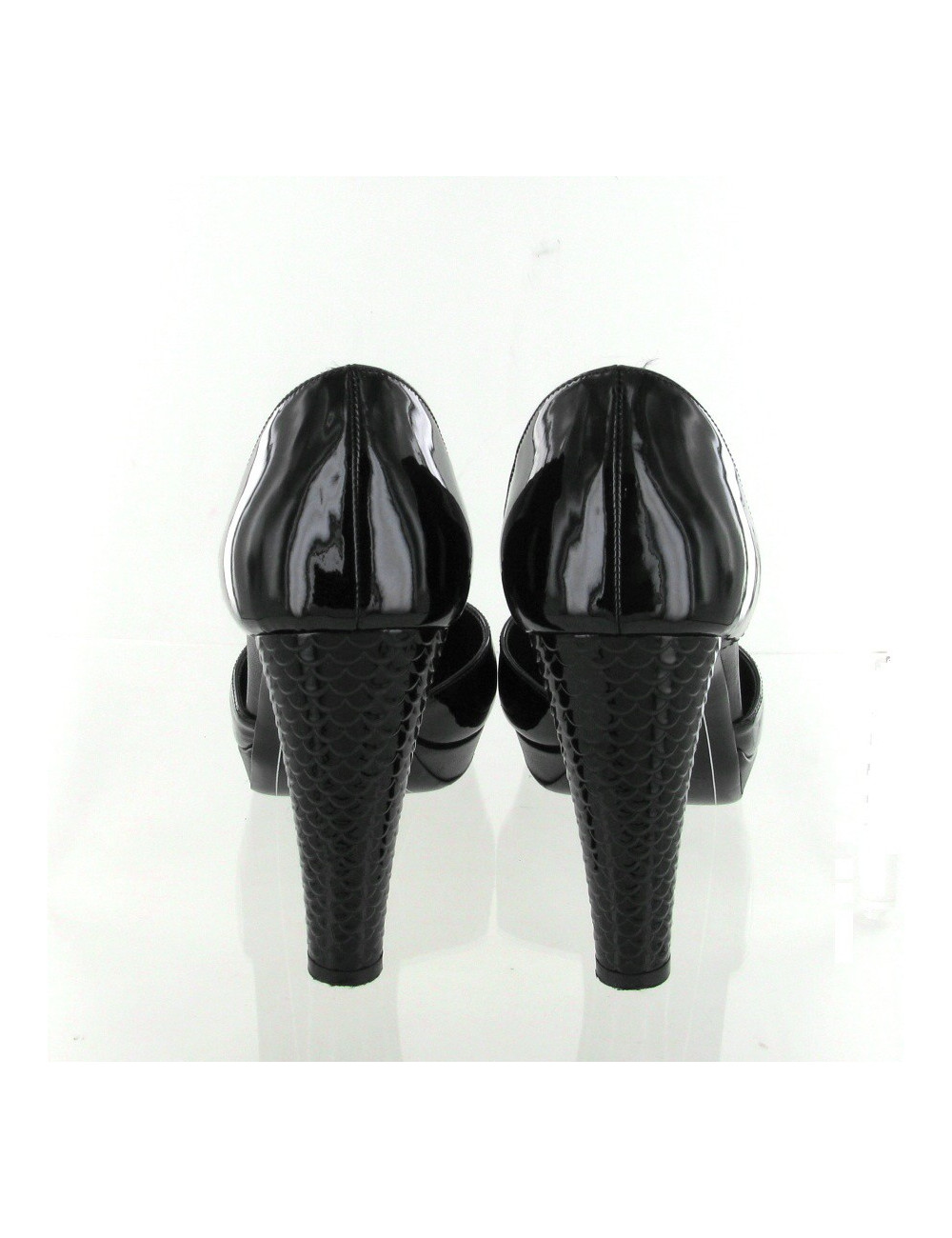 Escarpins CHANEL T37.5 en cuir vernis noir et cuir lisse