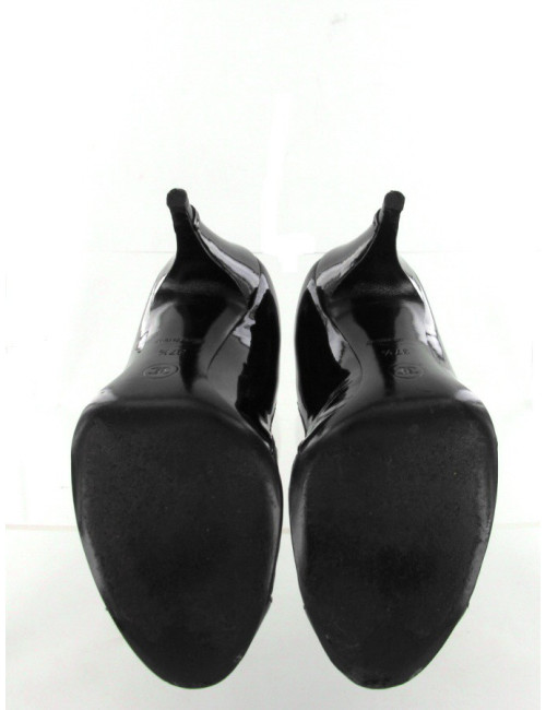 Escarpins CHANEL en cuir lisse et cuir vernis noir