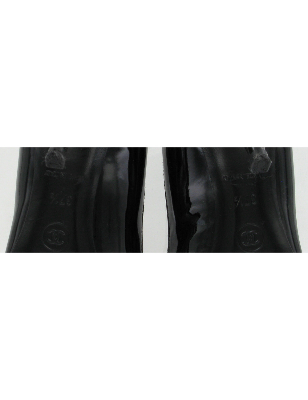 Escarpins CHANEL en cuir lisse et cuir vernis noir