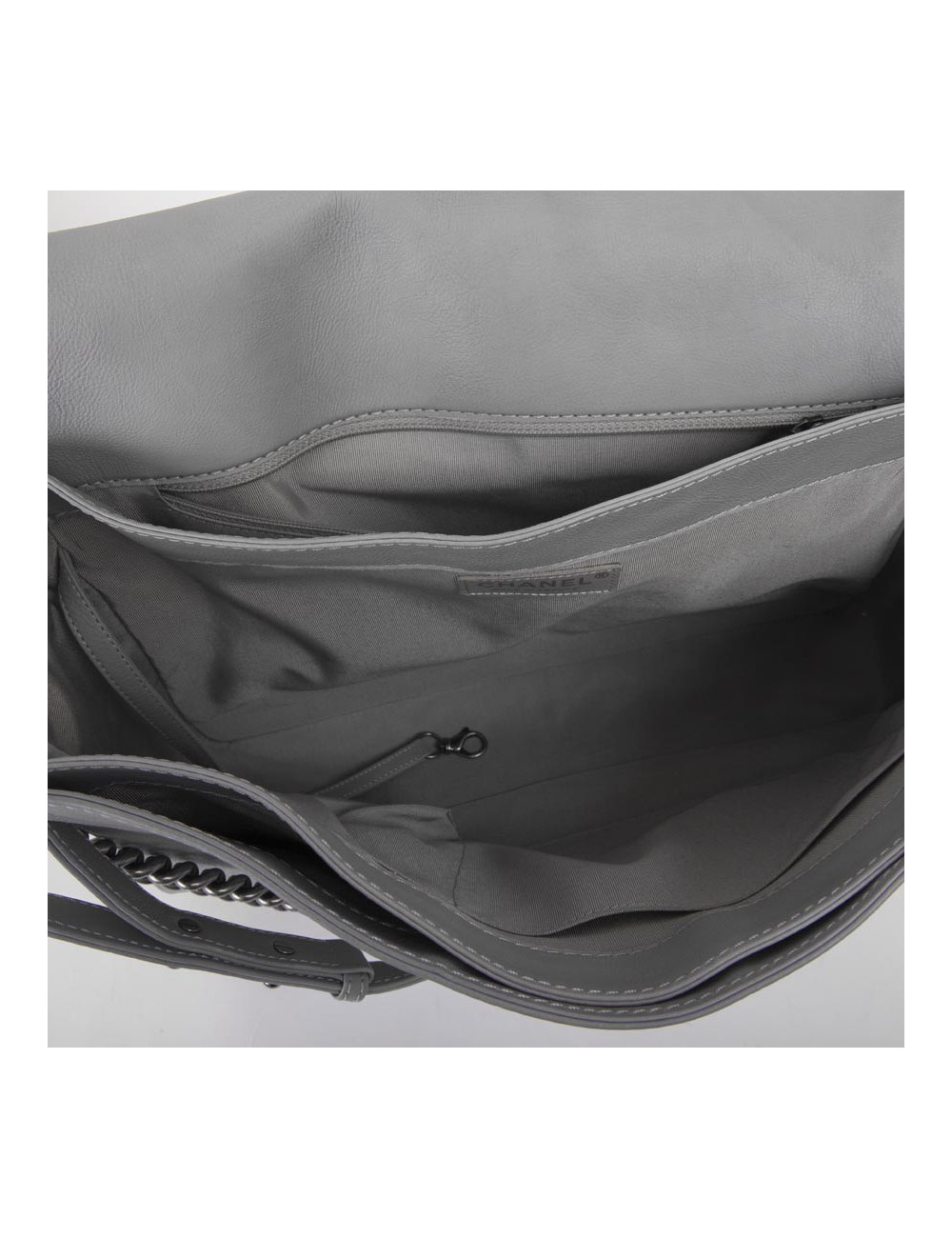 Sac CHANEL "Boy"  GM en cuir gris Collector