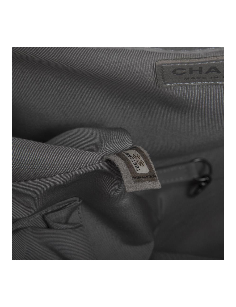 Sac CHANEL "Boy"  GM en cuir gris Collector