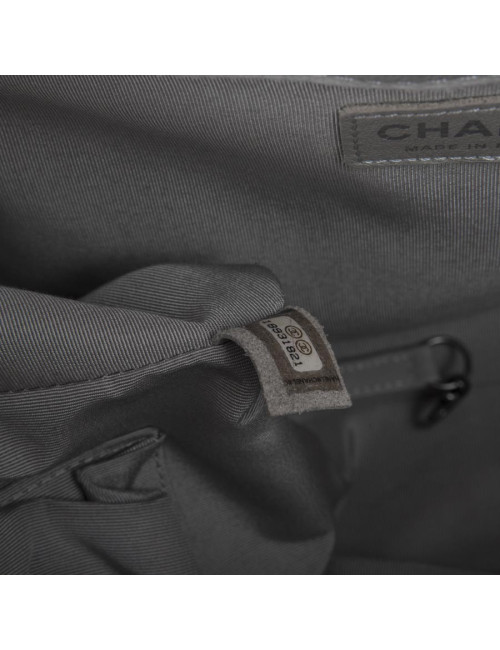 Sac CHANEL "Boy"  GM en cuir gris Collector