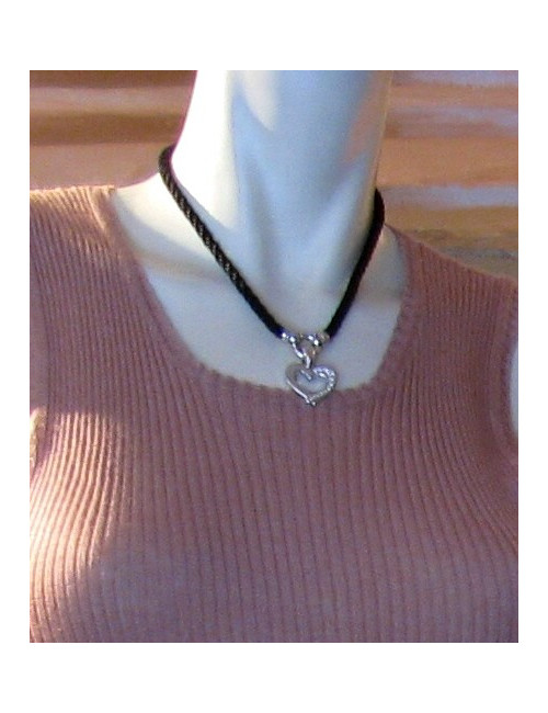 Ra de cou, cordon noir et cœur en or blanc serti de diamants