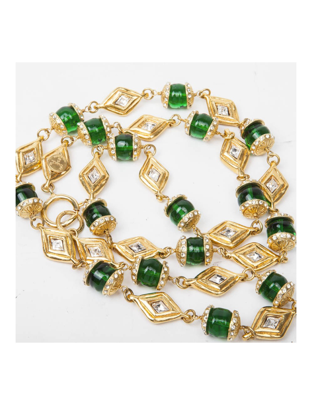 Sautoir CHANEL couleur doré et émeraude