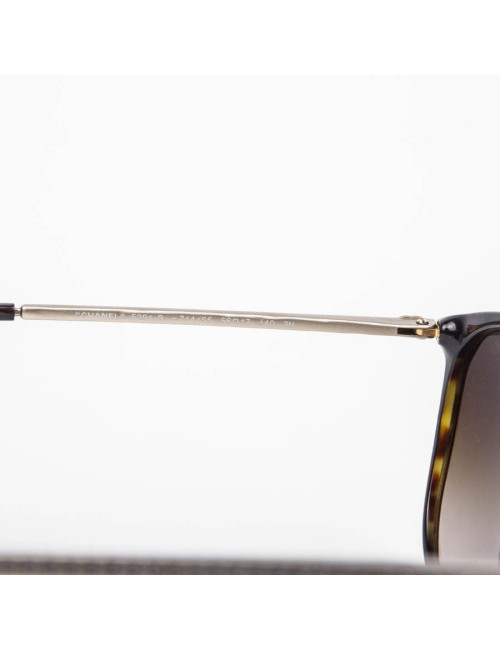 Lunettes de soleil CHANEL en plexiglas marron avec strass