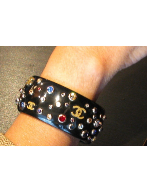 Manchette CHANEL serti de strass et sigle CC