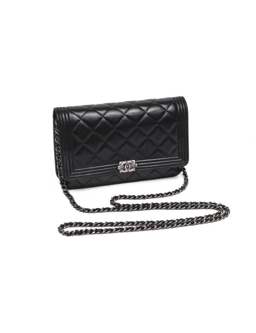 Mini sac CHANEL en cuir d'agneau noir fermoir "boy"