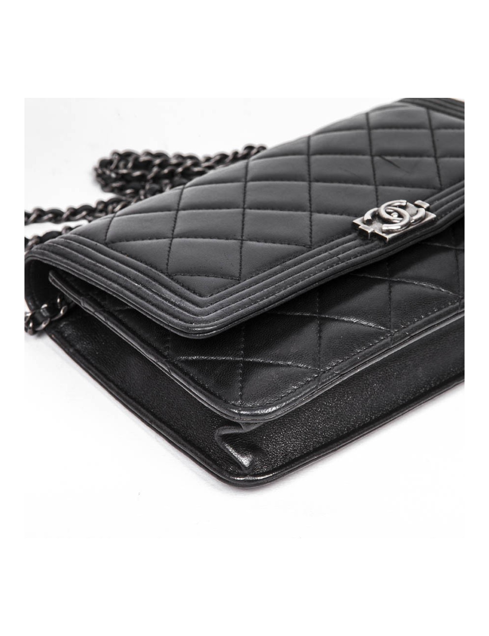 Mini sac CHANEL en cuir d'agneau noir fermoir "boy"