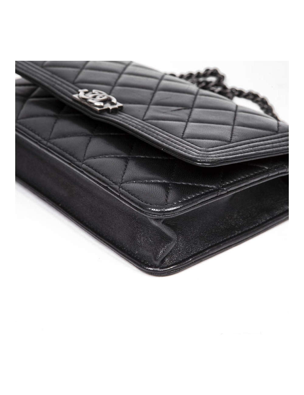 Mini sac CHANEL en cuir d'agneau noir fermoir "boy"