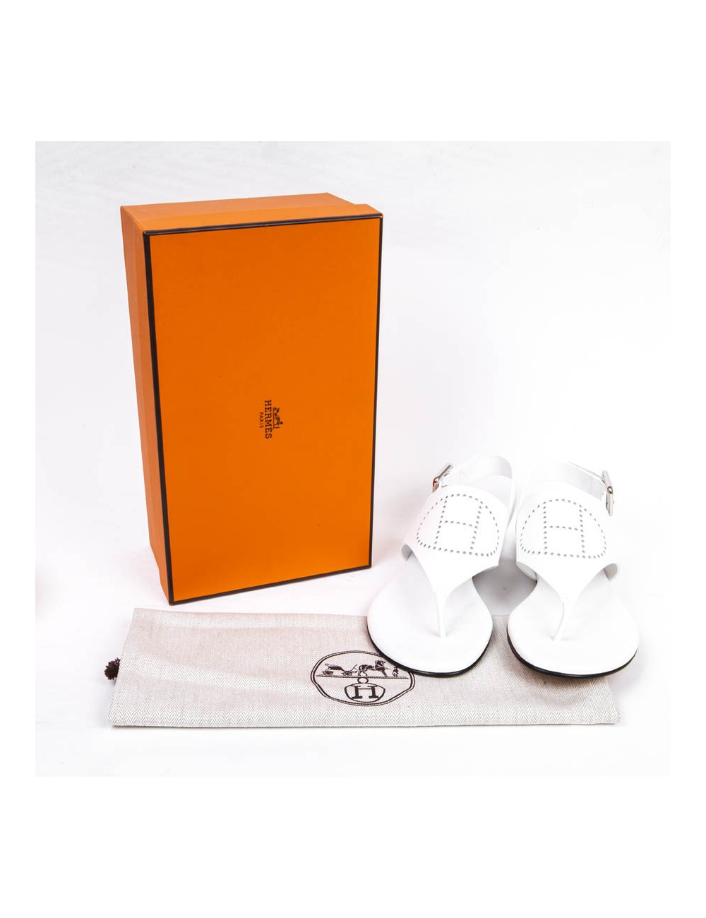 Sandales HERMES plate en cuir blanc H perforé