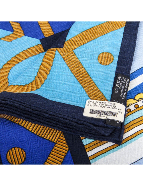 Châle HERMES bleu et jaune "balade en berline"