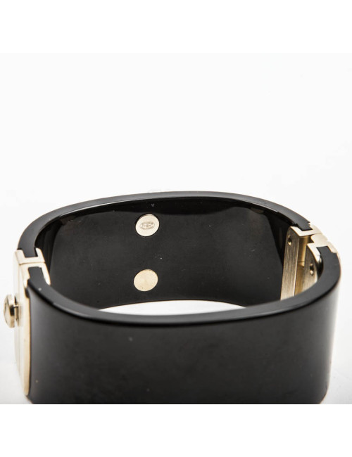 Manchette CHANEL en plexi noir et double C perlée