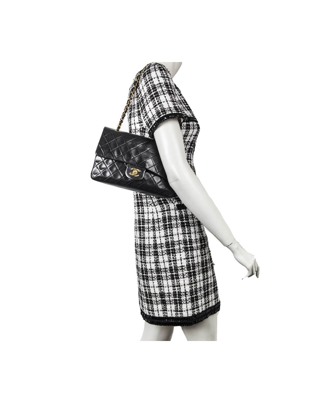 Sac timeless CHANEL en cuir d'agneau noir 