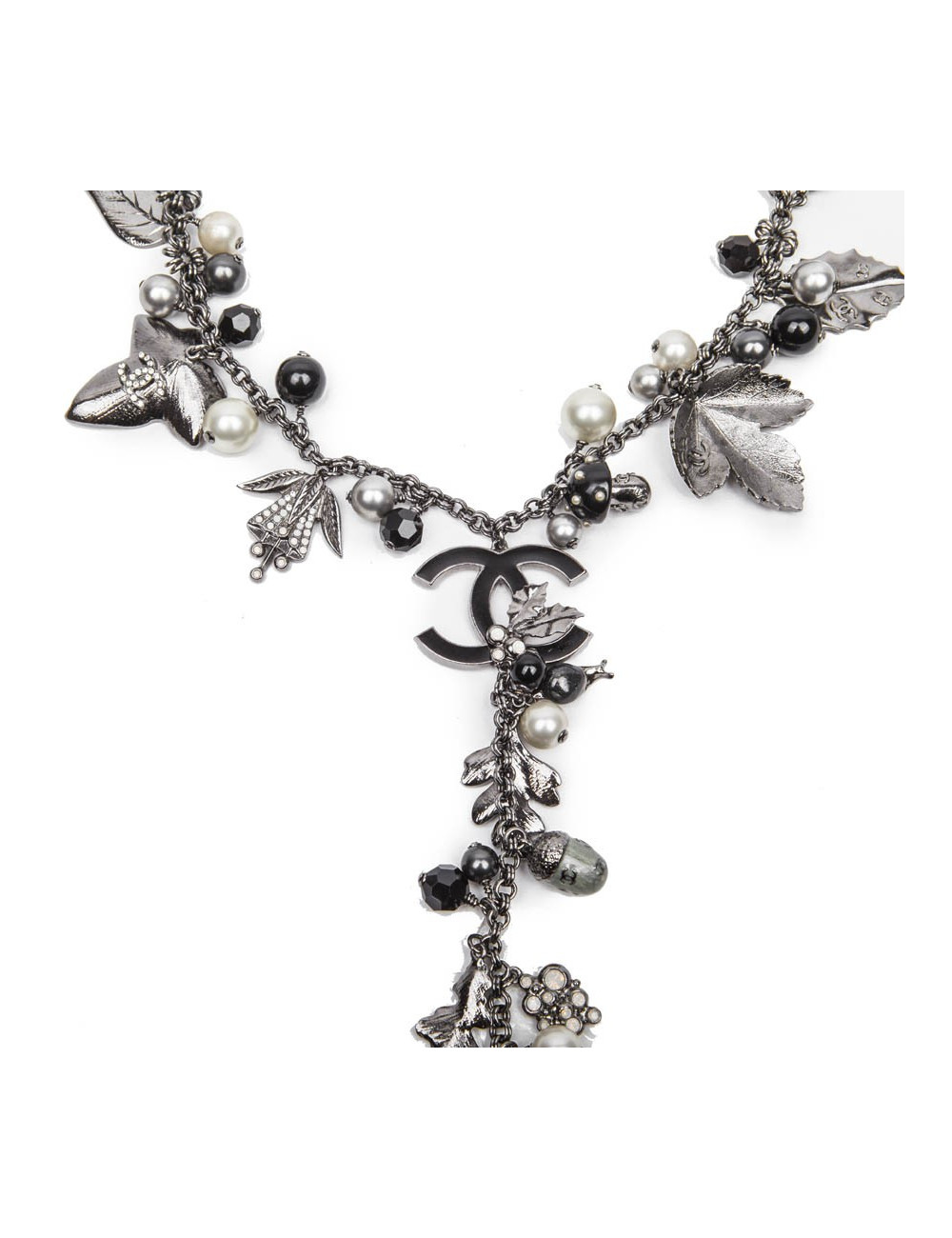 Collier CHANEL ras de cou et breloques