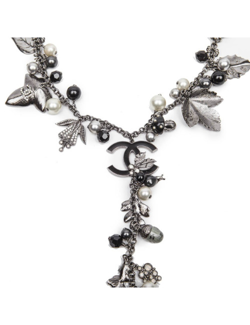 Collier CHANEL ras de cou et breloques