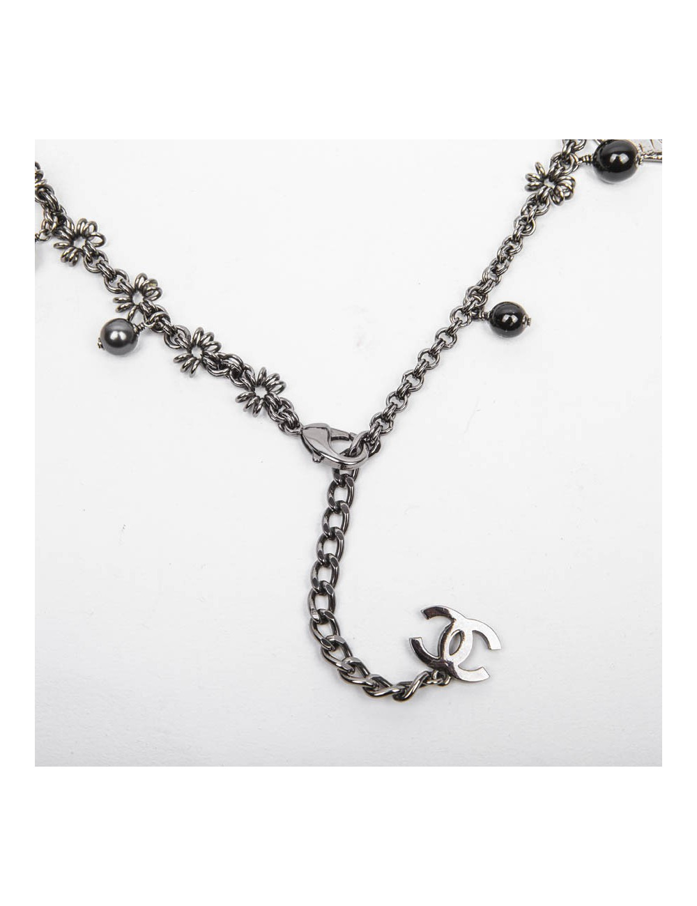 Sautoir CHANEL ras de cou et breloques