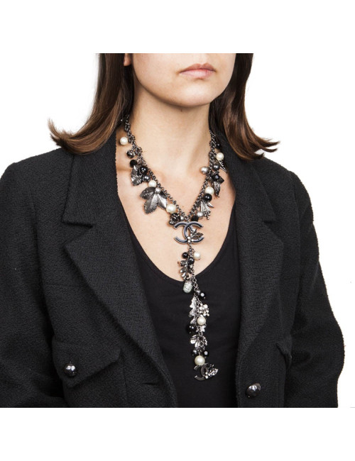Collier CHANEL ras de cou et breloques