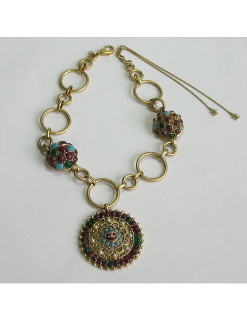xxx Collier "Paris-Bombay" CHANEL en métal doré mat et pâte de verre de couleur