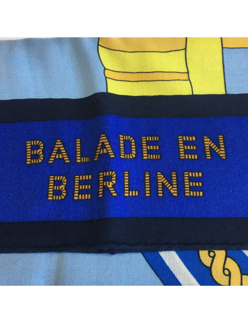 Châle HERMES bleu et jaune "balade en berline"